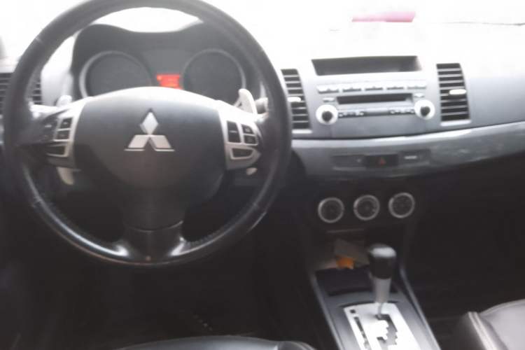 Used Mitsubishi Lancer EX 2010 ZhiShang Edition 1.8L CVT Luxury Model Center Console