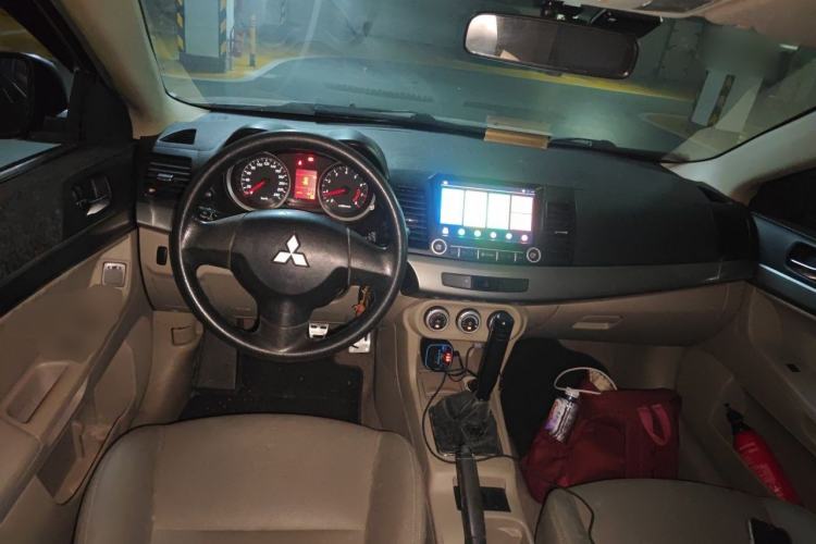 Used Mitsubishi Lancer EX 2010 Fashion Edition 1.8L Manual Comfort Trim Center Console