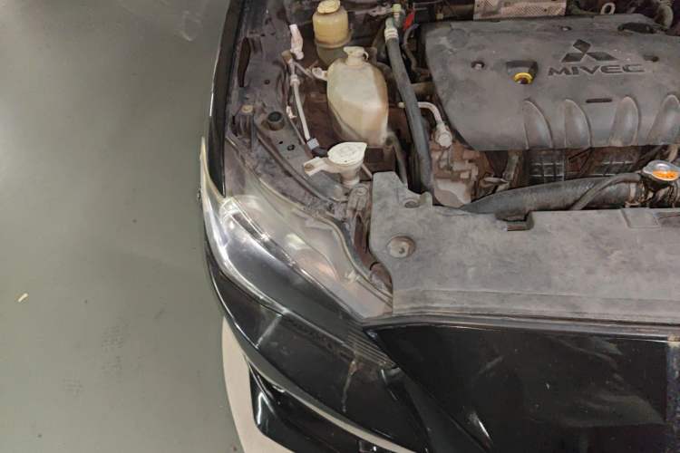 Used Mitsubishi Lancer EX 2010 Fashion Edition 1.8L Manual Comfort Trim Right Front Headlight