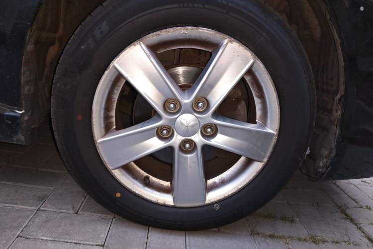 Used Mitsubishi Lancer EX 2010 Fashion Edition 1.8L CVT Comfort Trim Right Front Wheel Hub