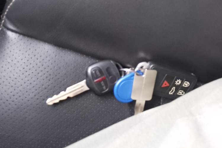 Used Mitsubishi Lancer EX 2010 ZhiShang Edition 1.8L CVT Luxury Model Vehicle Key