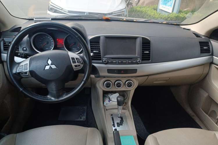 Used Mitsubishi Lancer EX 2010 Fashion Edition 1.8L CVT Comfort Trim Center Console