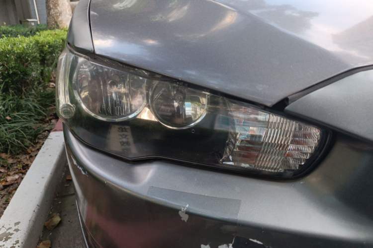 Used Mitsubishi Lancer EX 2010 Fashion Edition 1.8L CVT Comfort Trim Right Front Headlight
