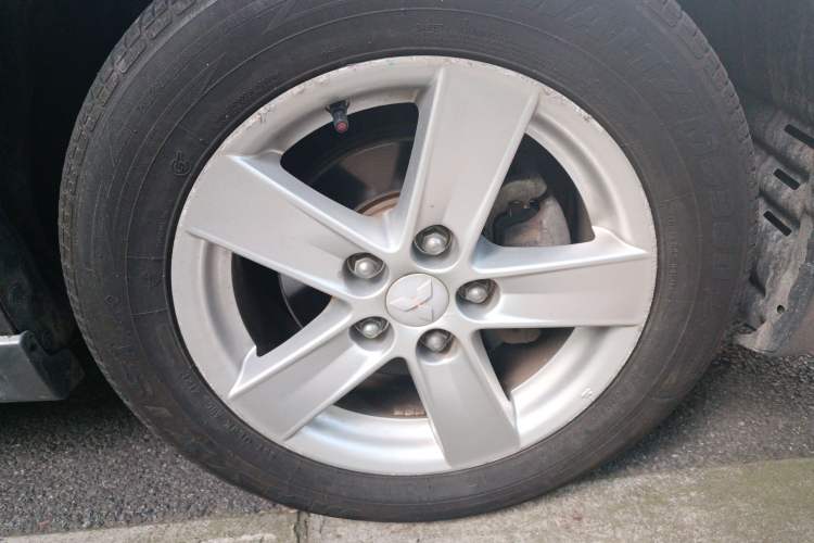 Used Mitsubishi Lancer EX 2010 Fashion Edition 1.8L CVT Comfort Trim Right Front Wheel Hub