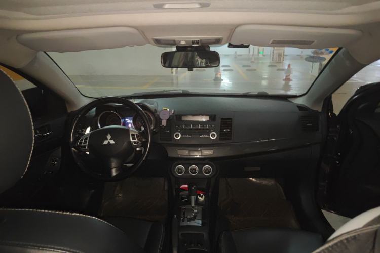 Used Mitsubishi Lancer EX 2010 Sport Version 2.0L CVT Flagship Edition Center Console