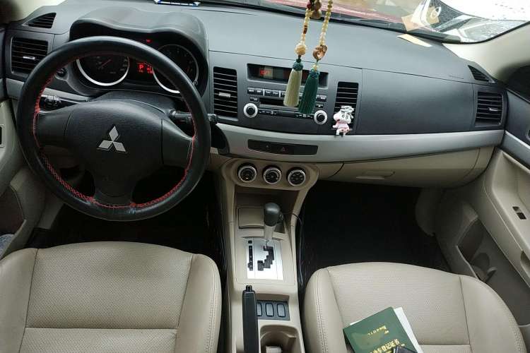 Used Mitsubishi Lancer EX 2010 Fashion Edition 1.8L CVT Comfort Trim Center Console