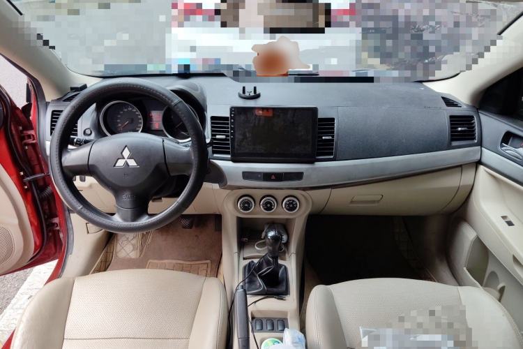 Used Mitsubishi Lancer EX 2010 Fashion Edition 1.8L Manual Intelligent Type Center Console