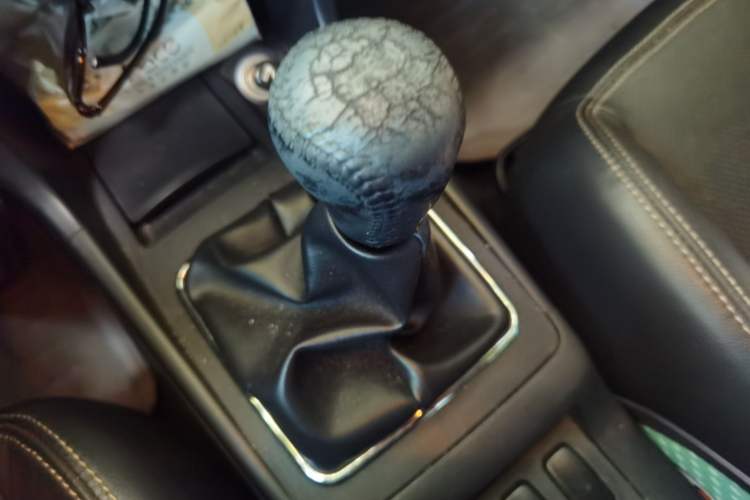 Used Mitsubishi Lancer EX 2010 Chasing Edition 1.8L Manual Luxury Model Gear Lever