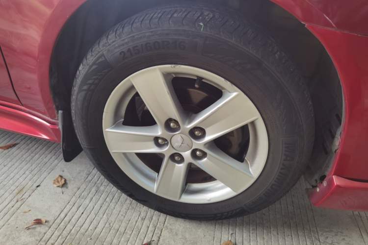 Used Mitsubishi Lancer EX 2010 Chasing Edition 1.8L Manual Luxury Model Right Front Wheel Hub