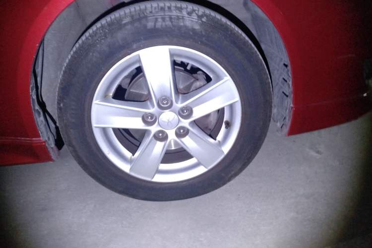 Used Mitsubishi Lancer EX 2010 Sports Edition 2.0L Manual Luxury Model Right Front Wheel Hub