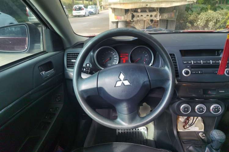 Used Mitsubishi Lancer EX 2010 Chasing Edition 1.8L Manual Luxury Model Steering Wheel