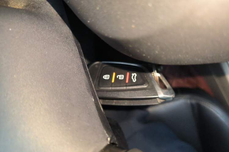 Used Mitsubishi Lancer EX 2010 Fashion Edition 1.8L Manual Comfort Trim Vehicle Key