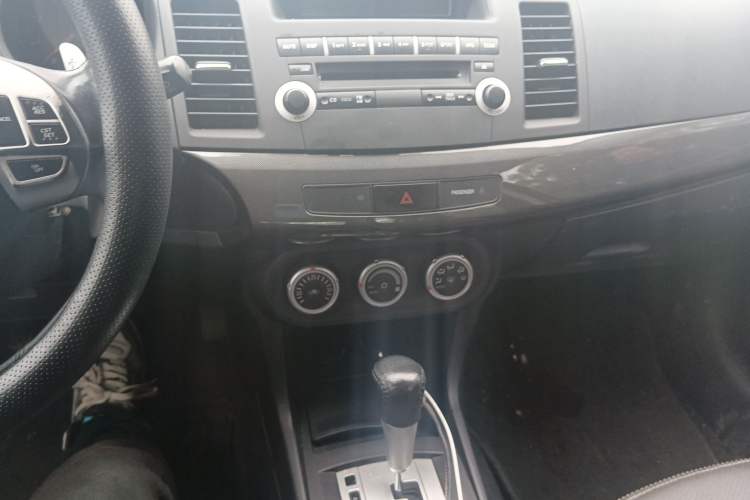 Used Mitsubishi Lancer EX 2010 ZhiShang Edition 1.8L CVT Luxury Model Audio And AC Panel