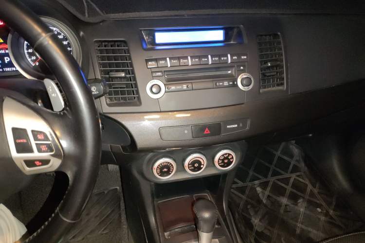 Used Mitsubishi Lancer EX 2010 Sport Version 2.0L CVT Flagship Edition Audio And AC Panel