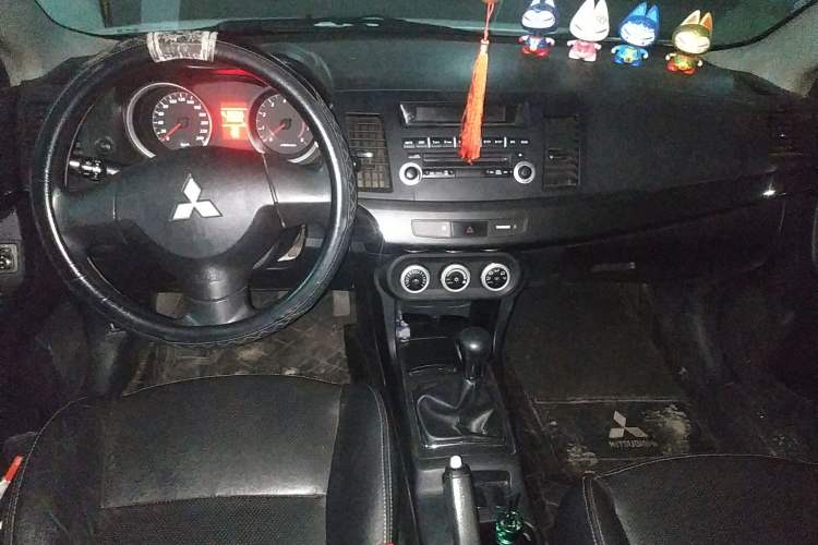 Used Mitsubishi Lancer EX 2010 Chasing Edition 1.8L Manual Luxury Model Center Console