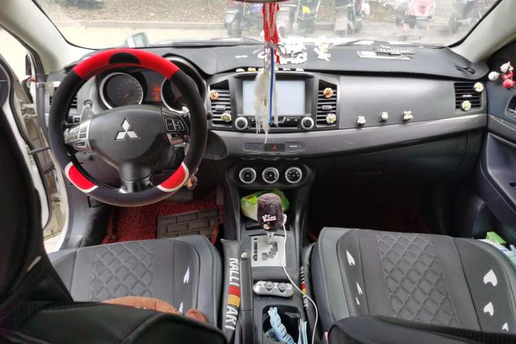 Used Mitsubishi Lancer EX 2010 ZhiShang Edition 1.8L CVT Luxury Model Center Console
