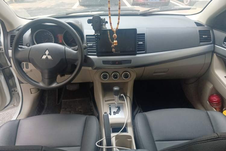 Used Mitsubishi Lancer EX 2010 Fashion Edition 1.8L CVT Comfort Trim Center Console