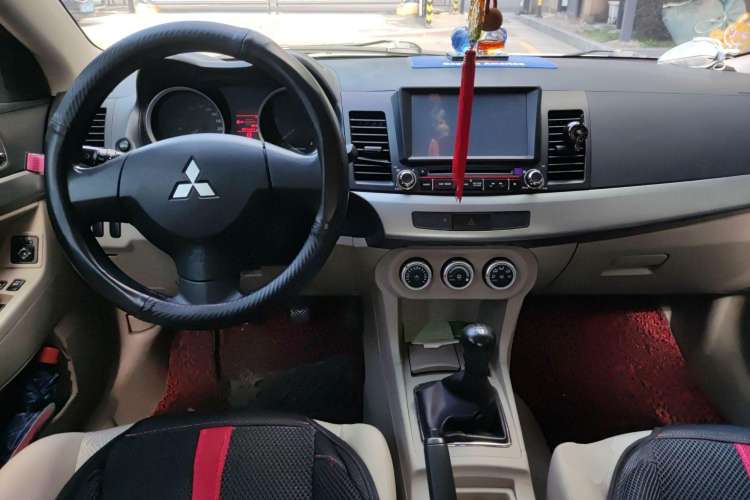 Used Mitsubishi Lancer EX 2010 Fashion Edition 1.8L Manual Comfort Trim Center Console