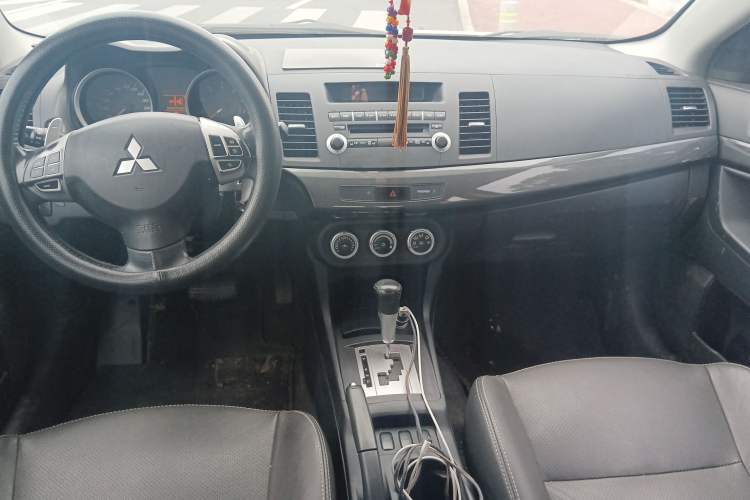 Used Mitsubishi Lancer EX 2010 ZhiShang Edition 1.8L CVT Luxury Model Center Console