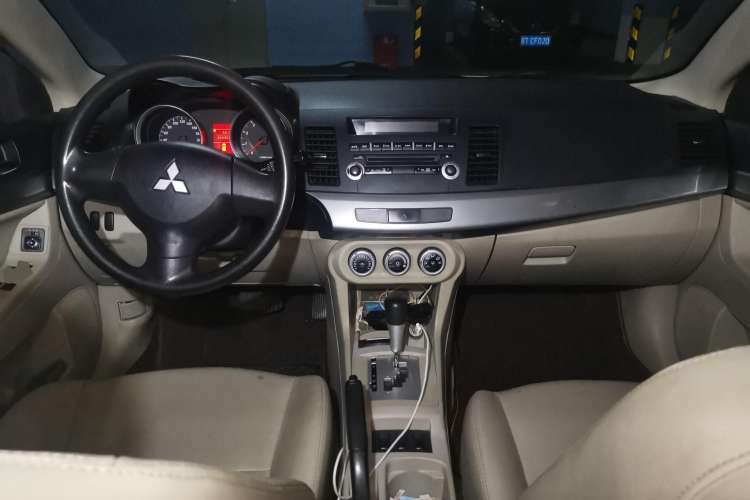 Used Mitsubishi Lancer EX 2010 Fashion Edition 1.8L CVT Comfort Trim Center Console