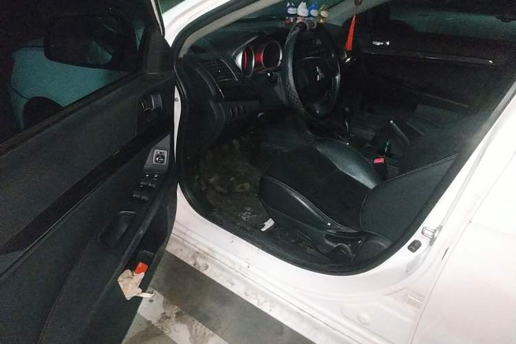 Used Mitsubishi Lancer EX 2010 Chasing Edition 1.8L Manual Luxury Model Driver Seat