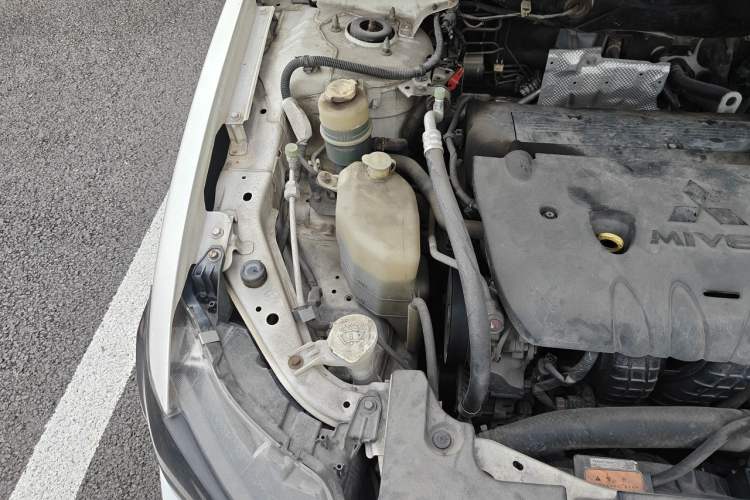 Used Mitsubishi Lancer EX 2010 Fashion Edition 1.8L CVT Luxury Version Engine Bay Right