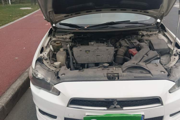 Used Mitsubishi Lancer EX 2010 ZhiShang Edition 1.8L CVT Luxury Model Engine Bay Right