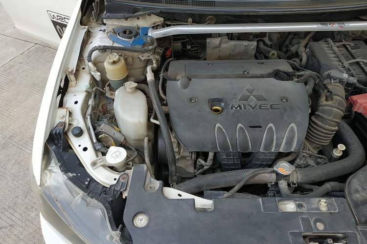 Used Mitsubishi Lancer EX 2010 ZhiShang Edition 1.8L CVT Luxury Model Engine Bay Right