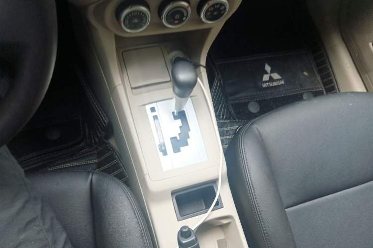 Used Mitsubishi Lancer EX 2010 Fashion Edition 1.8L CVT Comfort Trim Gear Lever