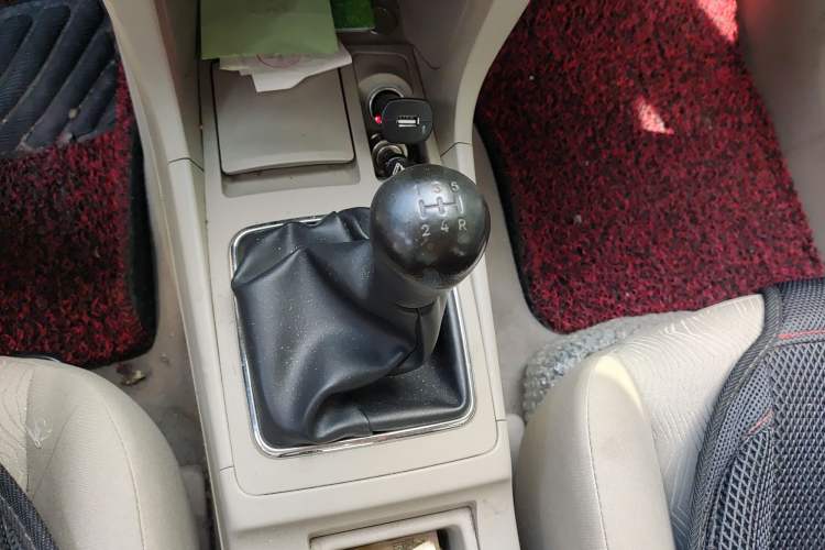 Used Mitsubishi Lancer EX 2010 Fashion Edition 1.8L Manual Comfort Trim Gear Lever