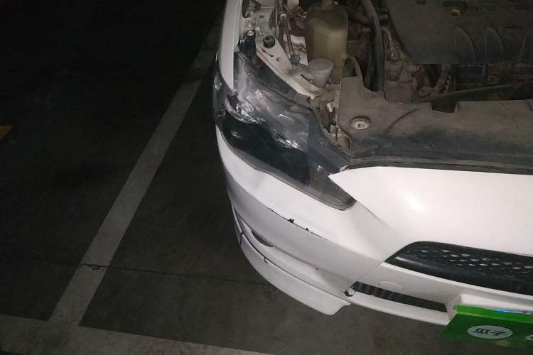 Used Mitsubishi Lancer EX 2010 Chasing Edition 1.8L Manual Luxury Model Right Front Headlight