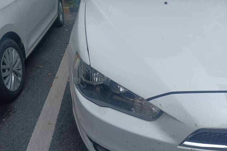 Used Mitsubishi Lancer EX 2010 Fashion Edition 1.8L CVT Comfort Trim Right Front Headlight