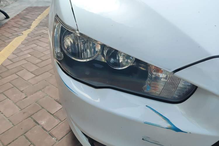 Used Mitsubishi Lancer EX 2010 Fashion Edition 1.8L Manual Comfort Trim Right Front Headlight