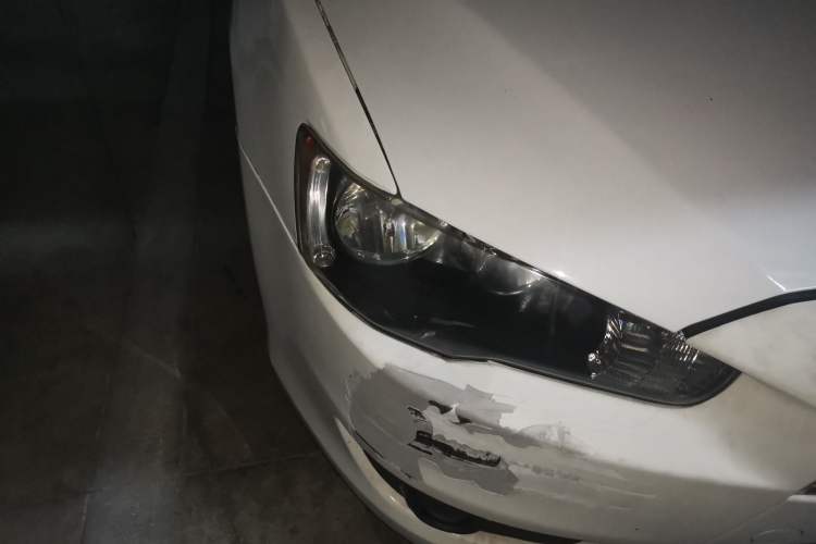 Used Mitsubishi Lancer EX 2010 Fashion Edition 1.8L CVT Comfort Trim Right Front Headlight