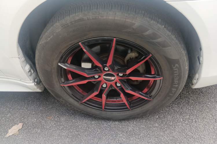 Used Mitsubishi Lancer EX 2010 Fashion Edition 1.8L CVT Comfort Trim Right Front Wheel Hub