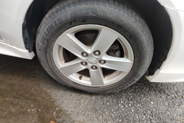 Used Mitsubishi Lancer EX 2010 ZhiShang Edition 1.8L CVT Luxury Model Right Front Wheel Hub