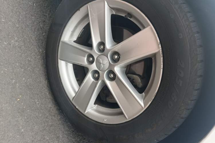 Used Mitsubishi Lancer EX 2010 ZhiShang Edition 1.8L CVT Luxury Model Right Front Wheel Hub