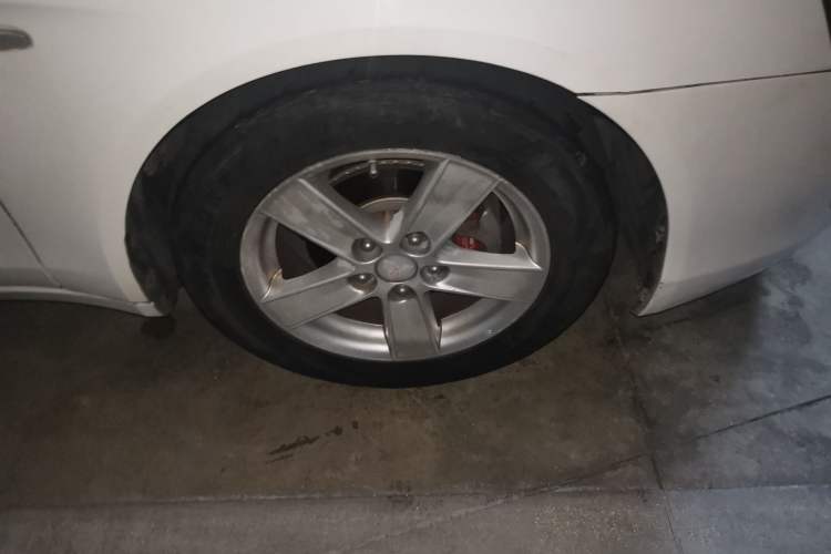 Used Mitsubishi Lancer EX 2010 Fashion Edition 1.8L CVT Comfort Trim Right Front Wheel Hub