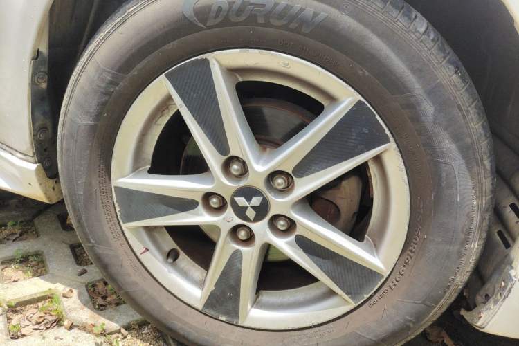 Used Mitsubishi Lancer EX 2010 ZhiShang Edition 1.8L CVT Luxury Model Right Front Wheel Hub