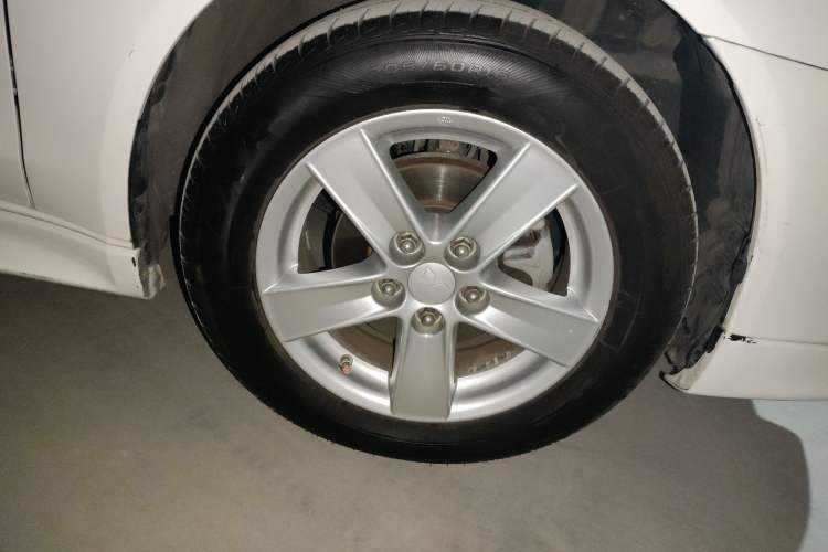 Used Mitsubishi Lancer EX 2010 Sport Version 2.0L CVT Flagship Edition Right Front Wheel Hub