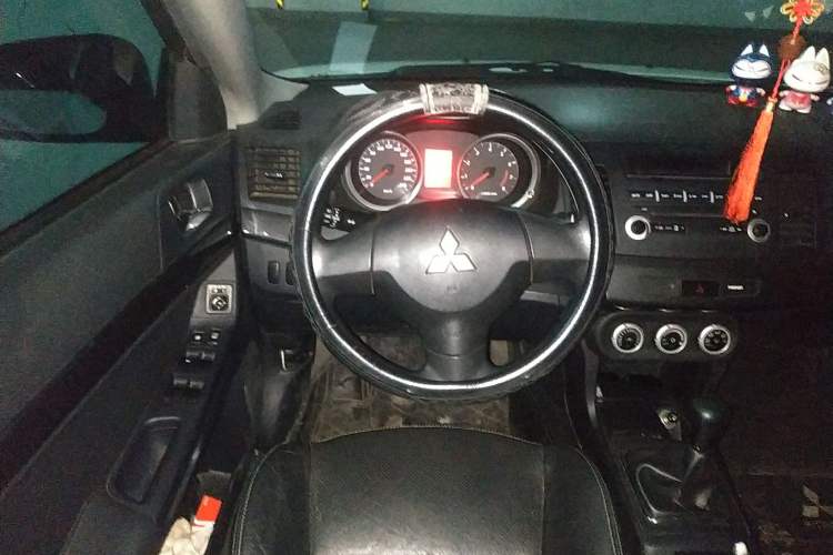 Used Mitsubishi Lancer EX 2010 Chasing Edition 1.8L Manual Luxury Model Steering Wheel