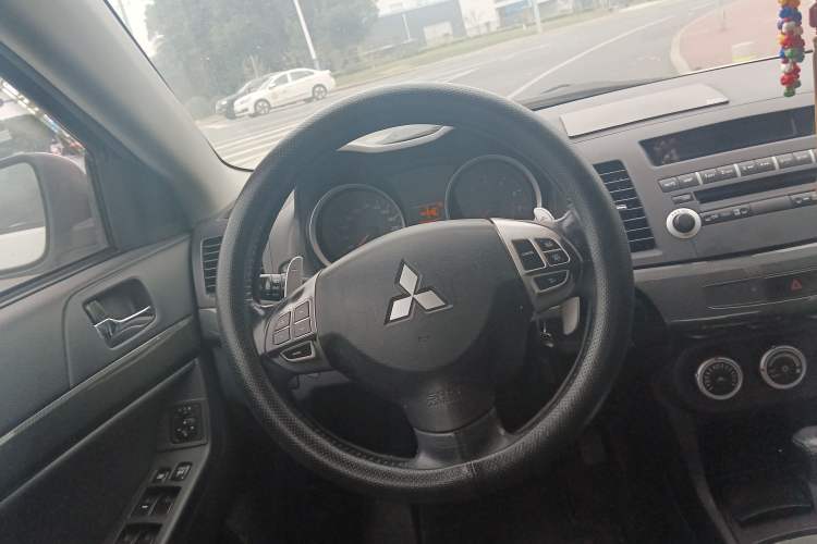 Used Mitsubishi Lancer EX 2010 ZhiShang Edition 1.8L CVT Luxury Model Steering Wheel