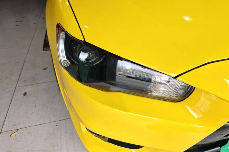 Used Mitsubishi Lancer EX 2010 Chasing Edition 1.8L Manual Luxury Model Right Front Headlight