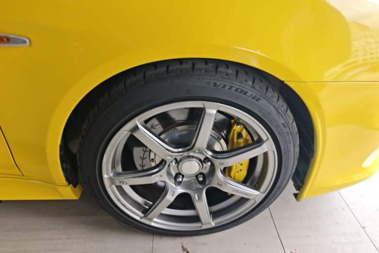 Used Mitsubishi Lancer EX 2010 Chasing Edition 1.8L Manual Luxury Model Right Front Wheel Hub