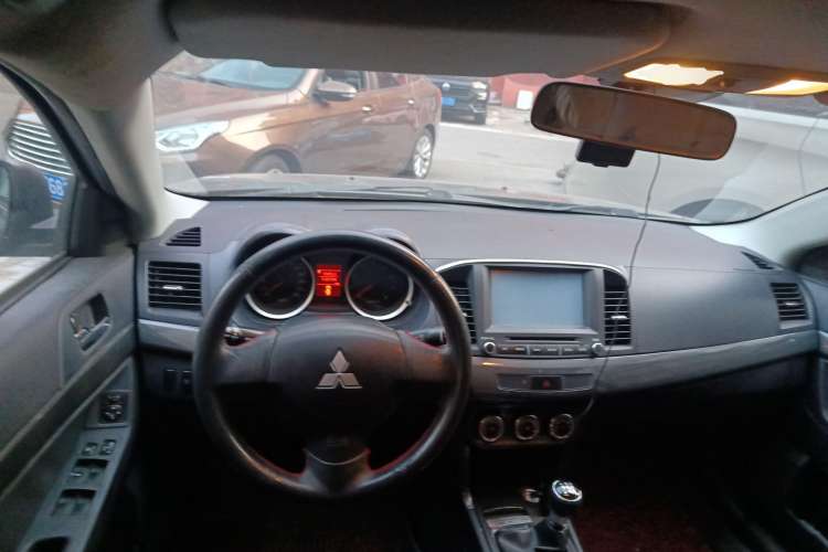Used Mitsubishi Lancer EX 2011 Xiali Edition 2.0L Manual Comfort Model Center Console