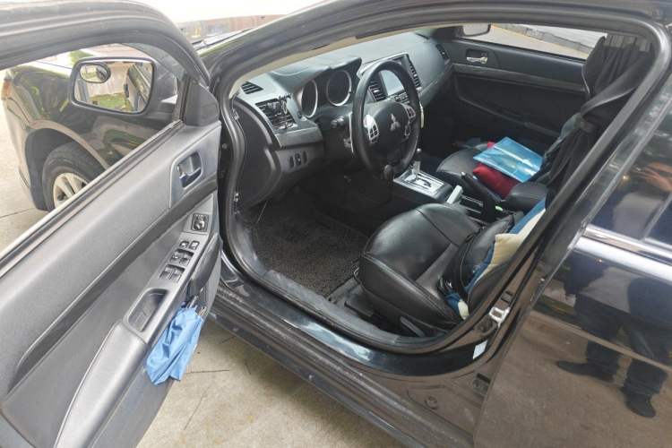 Used Mitsubishi Lancer EX 2011 Chasing Edition 1.8L CVT Luxury Model Driver Seat