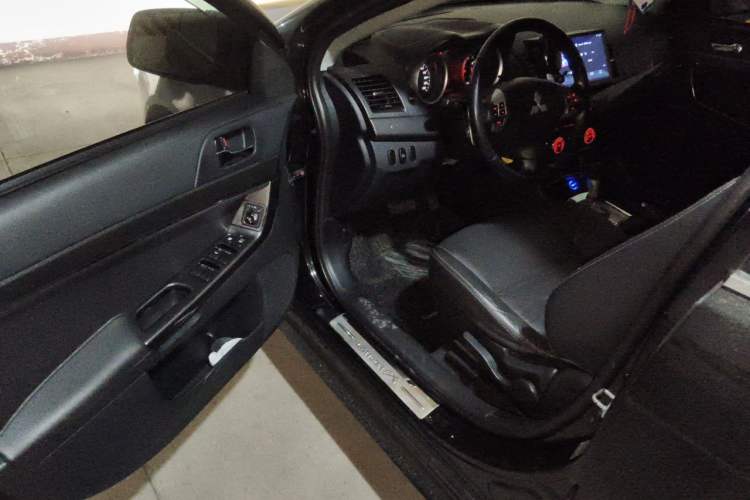 Used Mitsubishi Lancer EX 2011 Chasing Edition 1.8L CVT Luxury Model Driver Seat