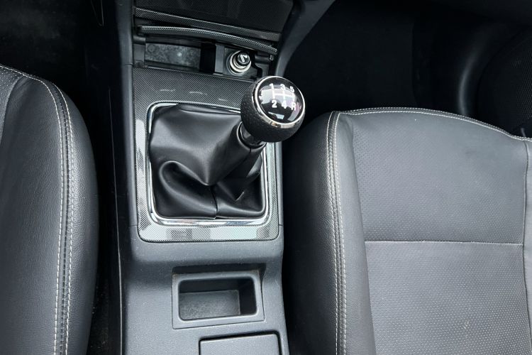 Used Mitsubishi Lancer EX 2011 Chasing Edition 1.8L Manual Luxury Model Gear Lever