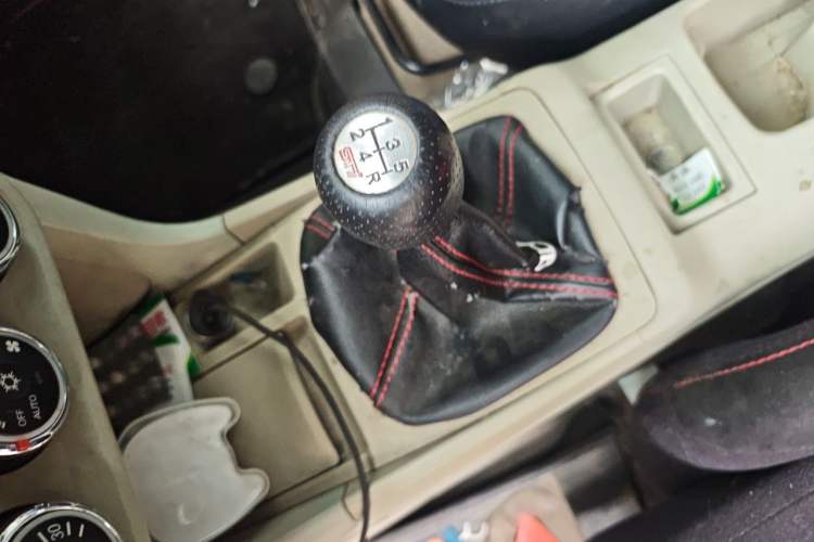 Used Mitsubishi Lancer EX 2011 Fashion Edition 1.8L Manual Smart Type Gear Lever