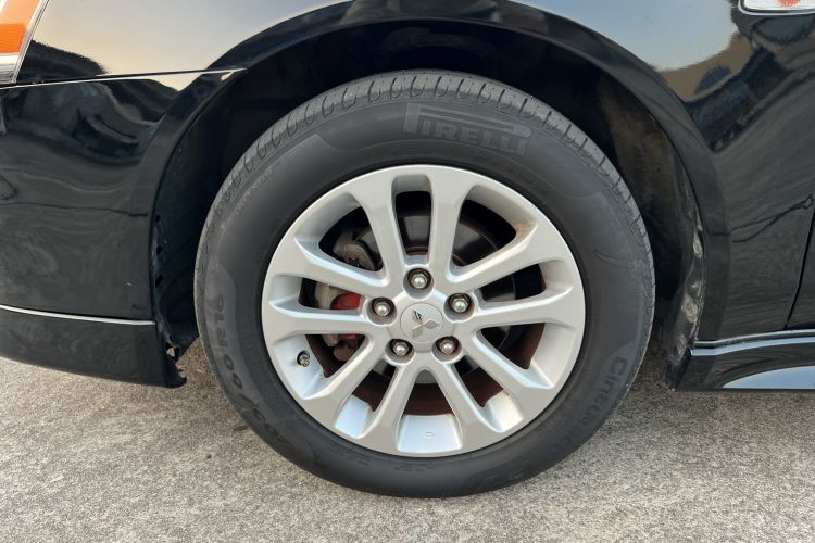 Used Mitsubishi Lancer EX 2011 Chasing Edition 1.8L Manual Luxury Model Left Front Wheel Hub
